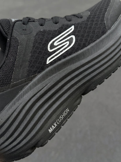 Skechers Max Cushion Negra