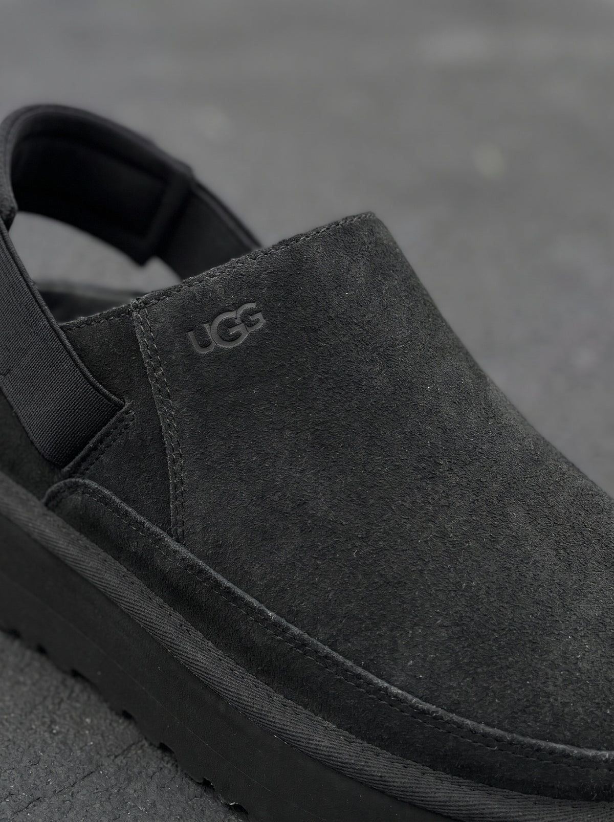 UGG Goldenstar Clog Negra