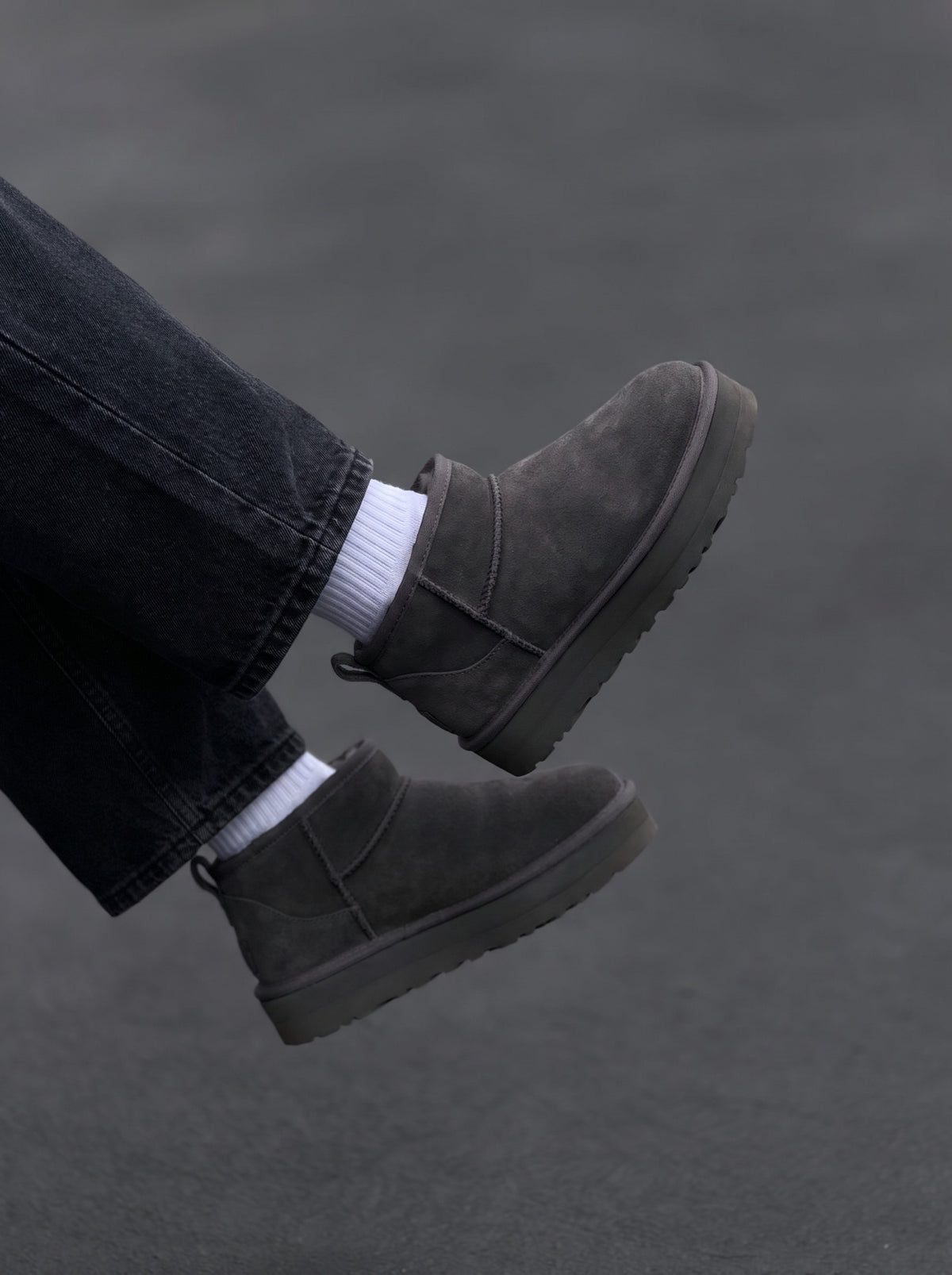 UGG Ultra Mini Platform Gris Oscuro