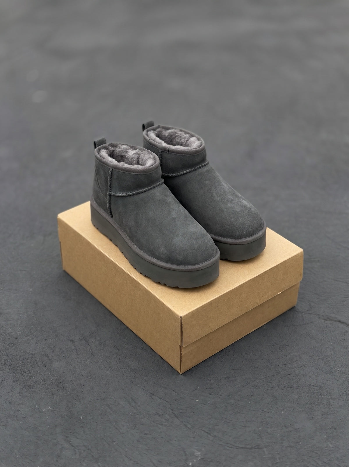 UGG Ultra Mini Platform Gris Oscuro
