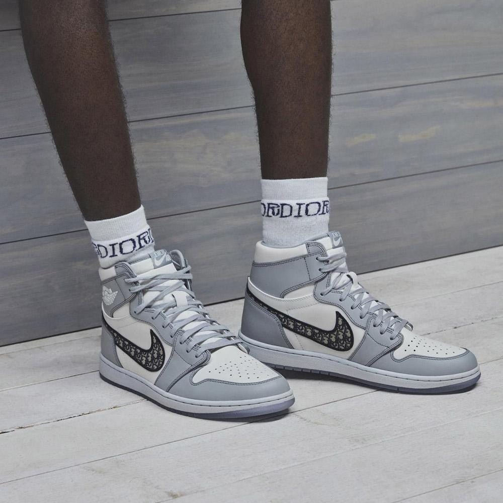 Nike Air Jordan 1 High x Dior foto 1