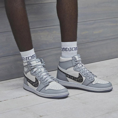 Nike Air Jordan 1 High x Dior foto 1