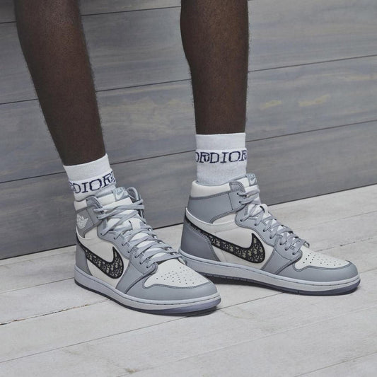 Nike Air Jordan 1 High x Dior foto 1