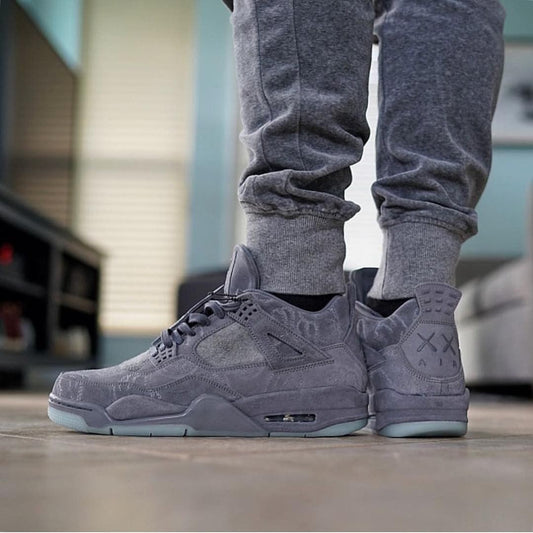 Nike Air Jordan 4 x KAWS Gris foto 1