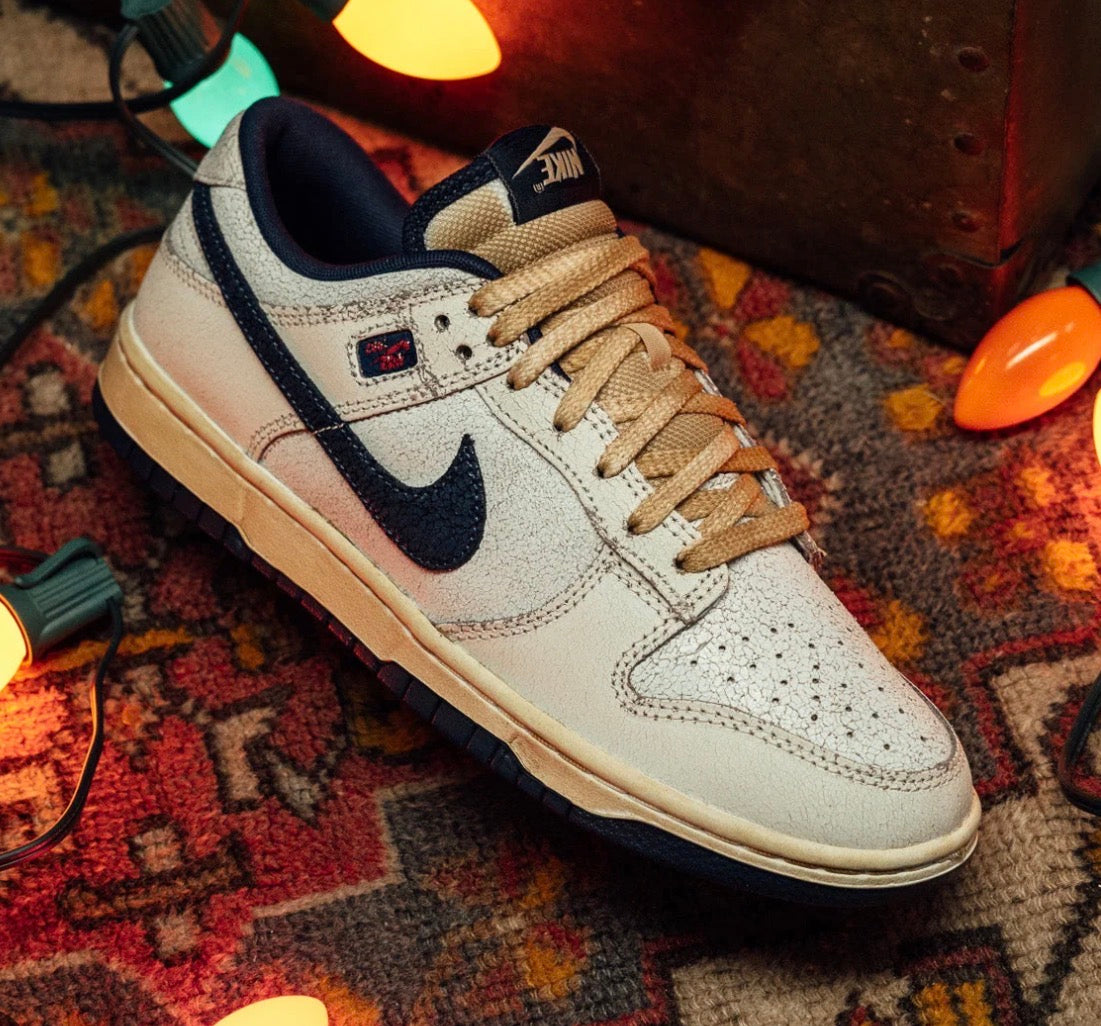 Nike Dunk Low Crema / Azul Marino foto 1