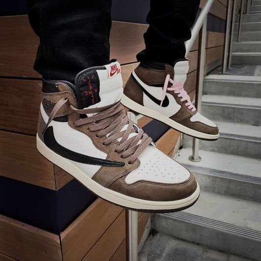 Nike Air Jordan 1 High x Travis Scott foto 1