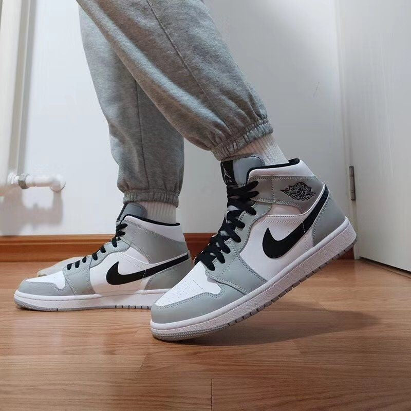 Nike Air Jordan 1 Mid Light Smoke Grey foto 1